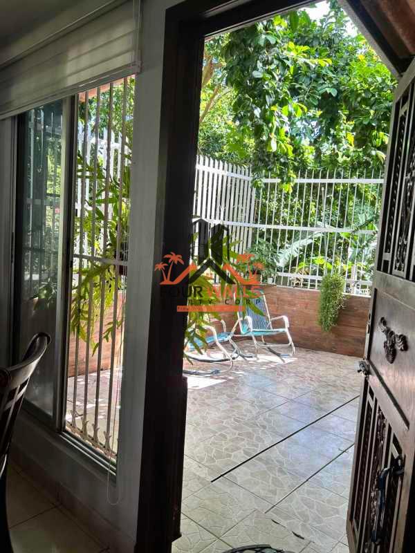 Elegant 4BR House with Terrace in Condado del Rey