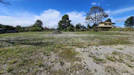 Clear mountain land parcel surrounded by vegetation and fence in Tierras Altas Panama