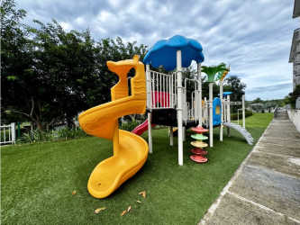 Kitchen with granite countertops, stainless appliances in PH Madeira apartment for sale