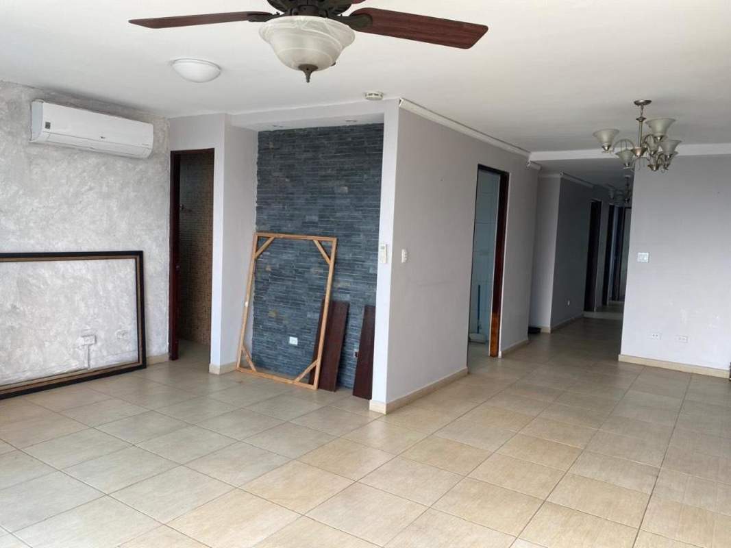 Bedroom with large window city view, closet, ceiling fan PH Miraflores Bethania Panama