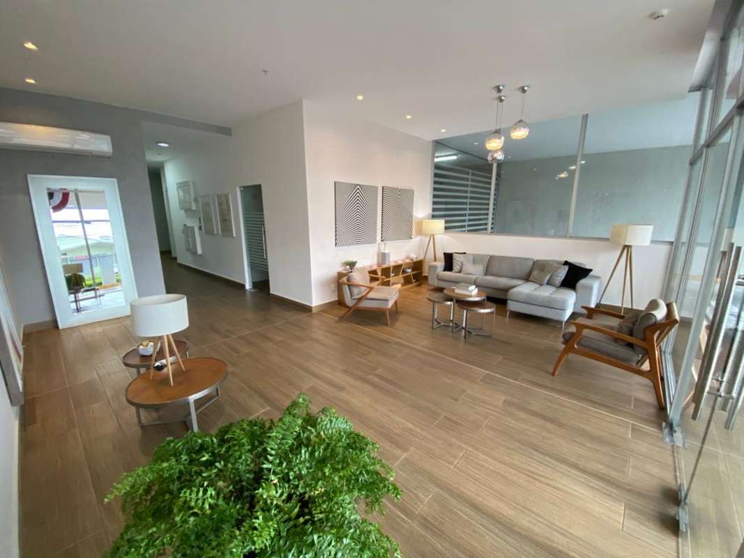 Open kitchen and living space with granite countertops in PH Solok Parque Lefevre