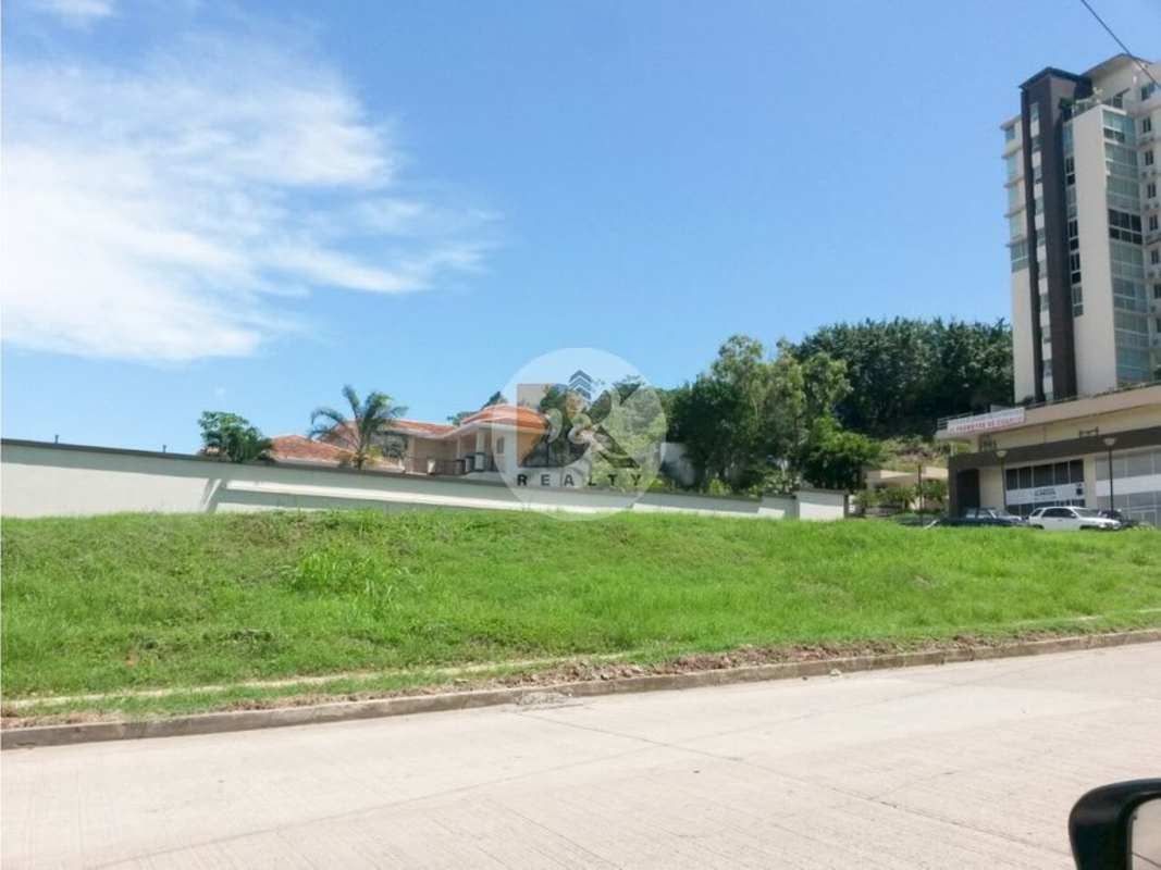 View of commercial vacant lot with street access, near residential neighborhoods Clayton Panama City