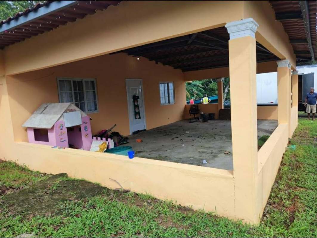 Large covered patio space with peach walls and children's play area in Santa Cruz Pedregal Panama