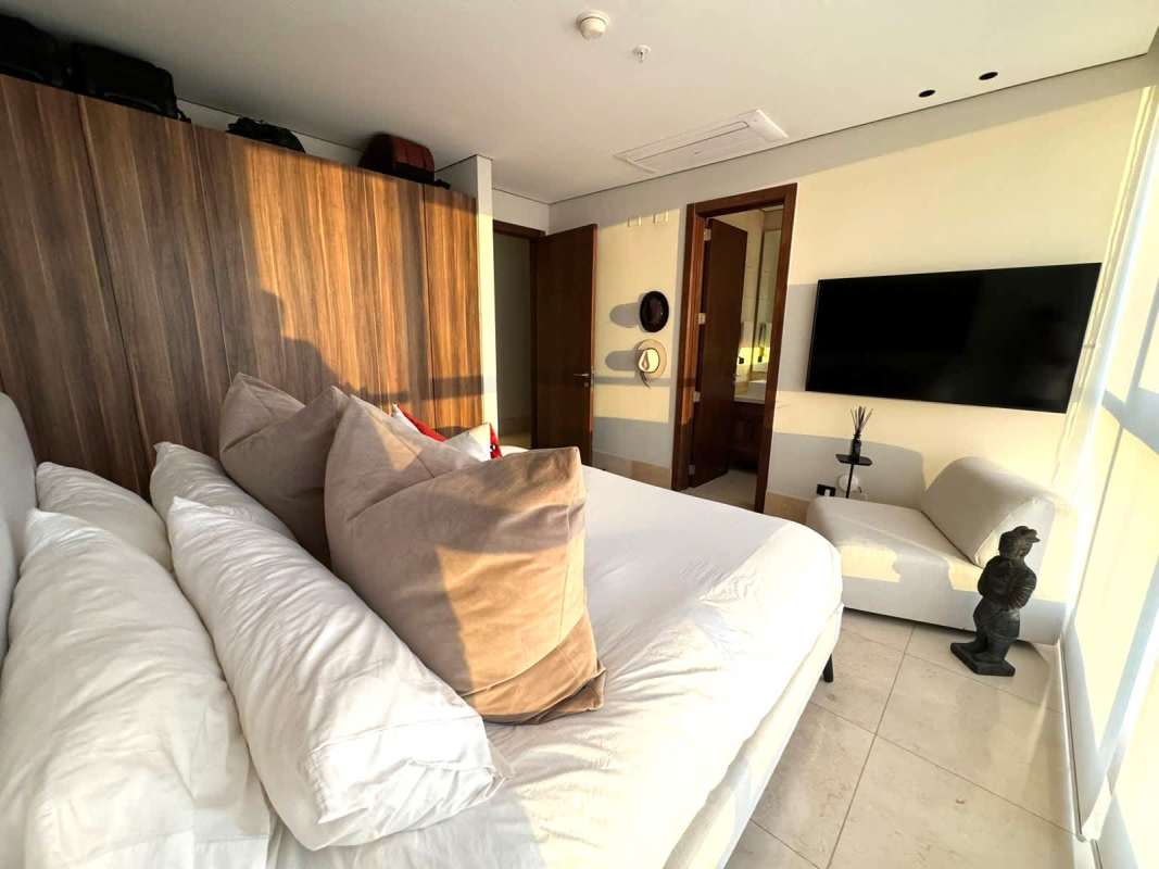 Master bedroom with walk-in closet large windows ocean skyline views PH Wind Rose Panama