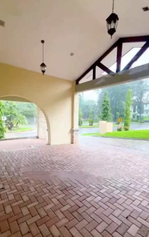 Outdoor tennis court with landscaped grounds in Senderos Camino de Cruces Clayton luxury community