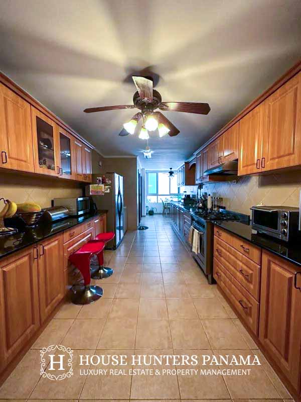 Spacious bathroom with Jacuzzi tub double sinks PH Sol Marina Panama apartment