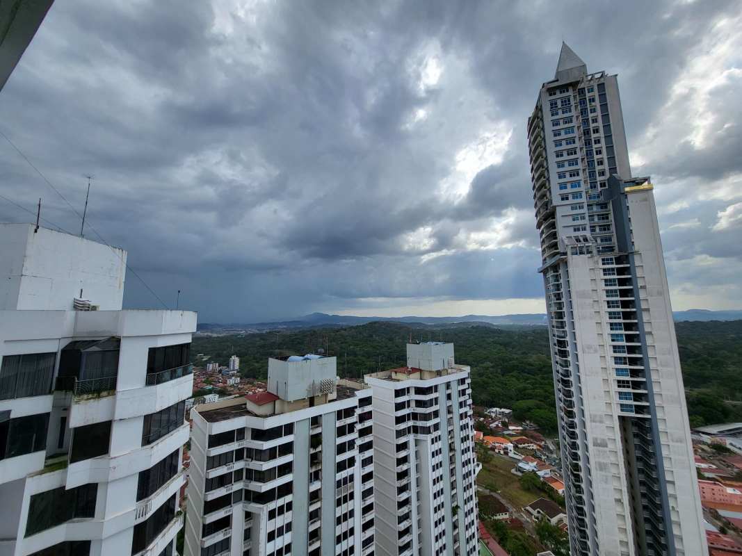 Equipped modern kitchen with granite countertops in PH Pacific Hills Dos Mares Panama