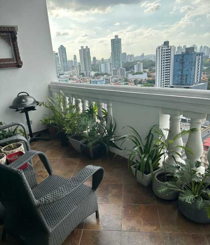 Granite countertop kitchen stainless appliances ceramic floor PH Riverside Coco del Mar Panama