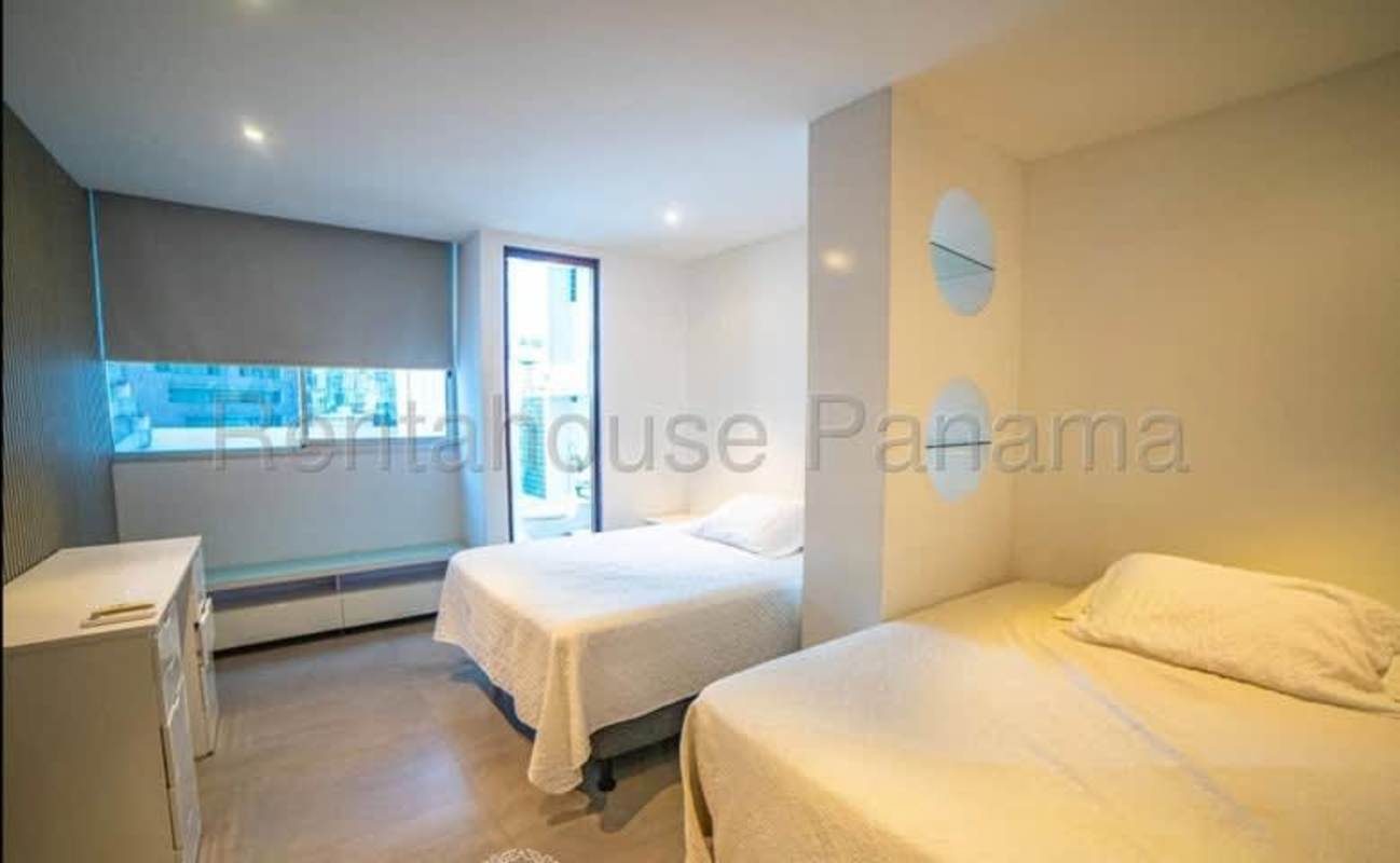 Bathroom with corner tub and Pacific Ocean views in Aquamare Punta Pacifica