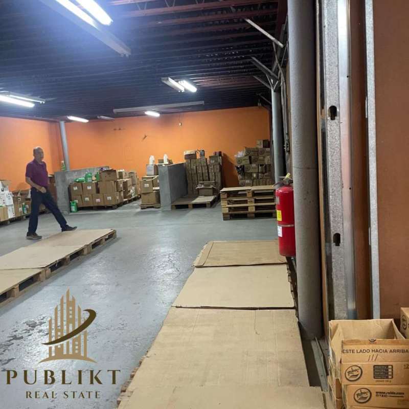 Office meeting room with conference table and air conditioning at Rio Abajo warehouse Panama