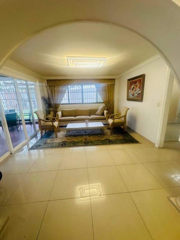 Traditional dining area with large table in rental house Residencial Evelyn Panama City