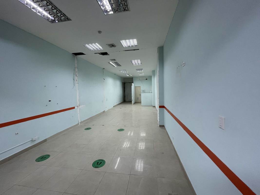 Empty interior retail commercial space inside shopping center for lease Panama City