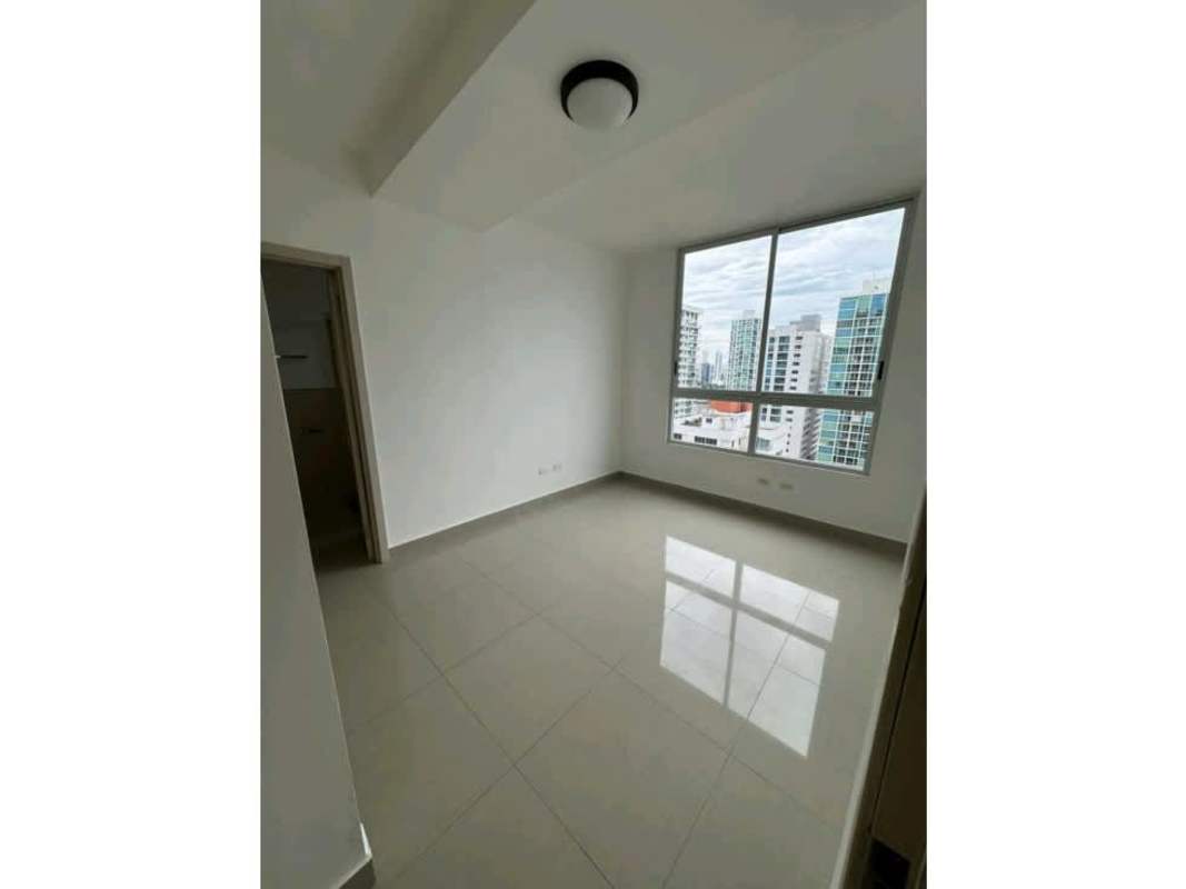 Bright secondary bedroom with large window and ceramic floors in PH San Francisco Bay Panama