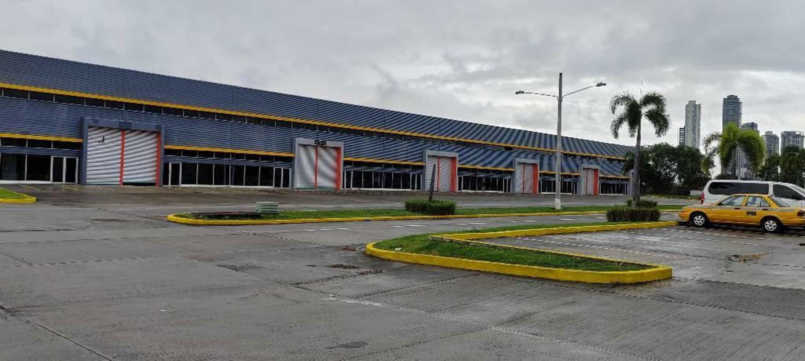 Empty open industrial warehouse storage unit concrete floor Los Pueblos Panama