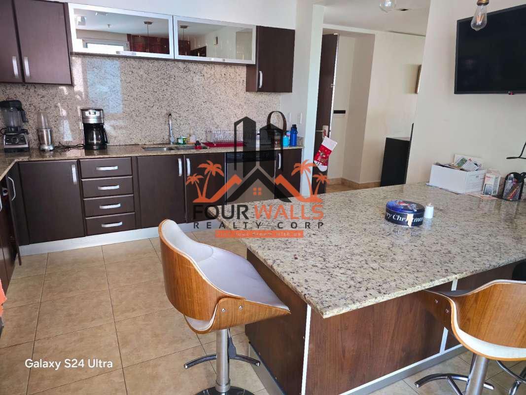 Luxury infinity pool overlooking ocean and Panama skyline PH Titanium