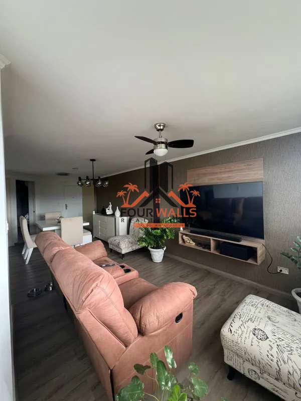 Open kitchen with granite countertops and cabinets in apartment PH Llano Bonito Juan Díaz