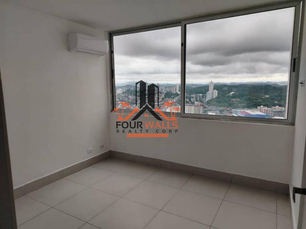 Elegant modern lobby with reception and seating area in PH Skypoint Tower Panama