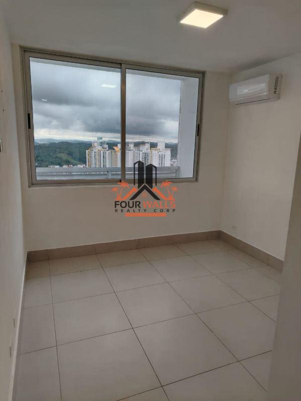 Rooftop infinity pool overlooking city skyline and mountains in PH Skypoint Tower Panama