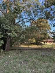 Spacious land with traditional Panama home and large fenced yard in David Chiriqui