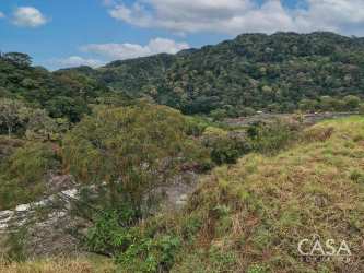 Green fertile mountain land in Paso Ancho near Volcán Barú panoramic views