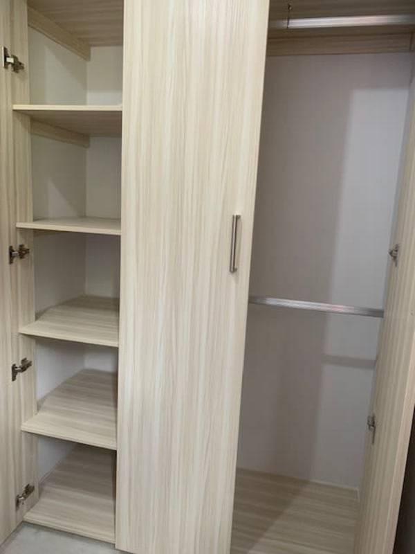 Glass enclosed shower modern fixtures bidet sprayer PH Bella Natura Panama