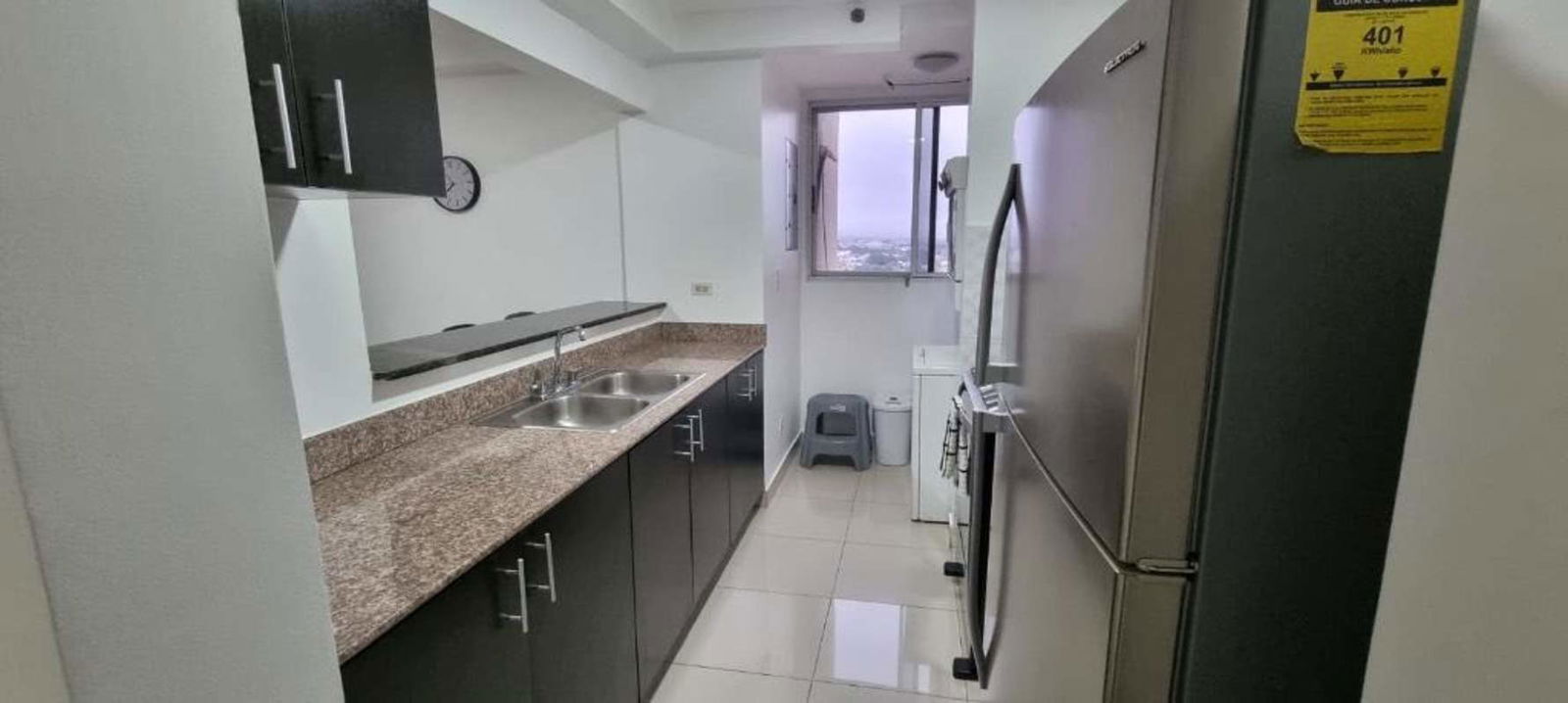 Minimalist bedroom with split AC and built-in closet PH Parque Lefevre Panama