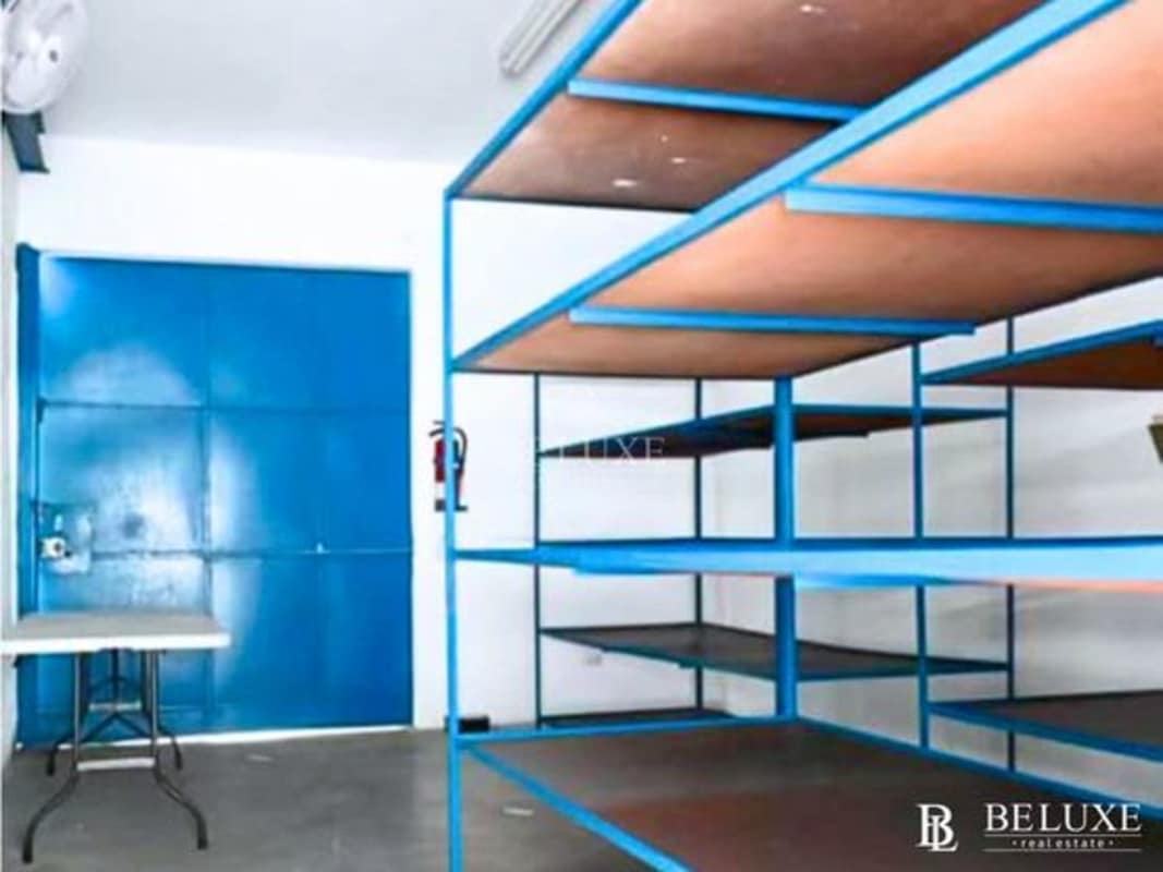Warehouse space with metal shelves industrial lighting concrete flooring in Pueblo Nuevo Panama