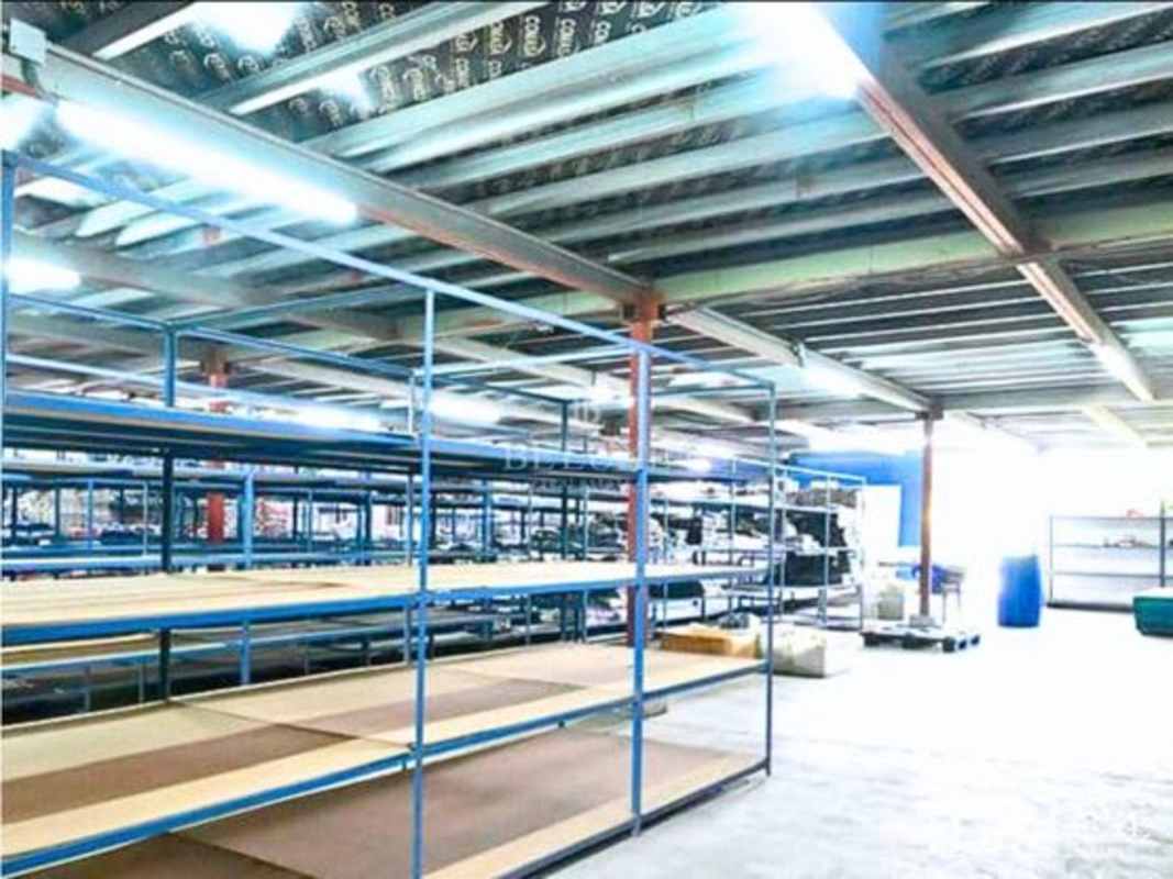 Covered parking and loading area of industrial warehouse Pueblo Nuevo Panama City