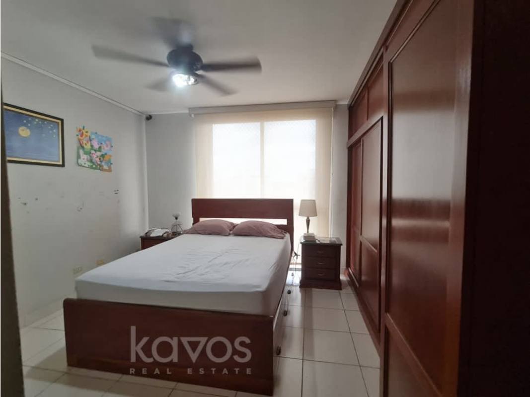 Secondary bedroom with built-in closet at PH Paradise Towers Hato Pintado Panama