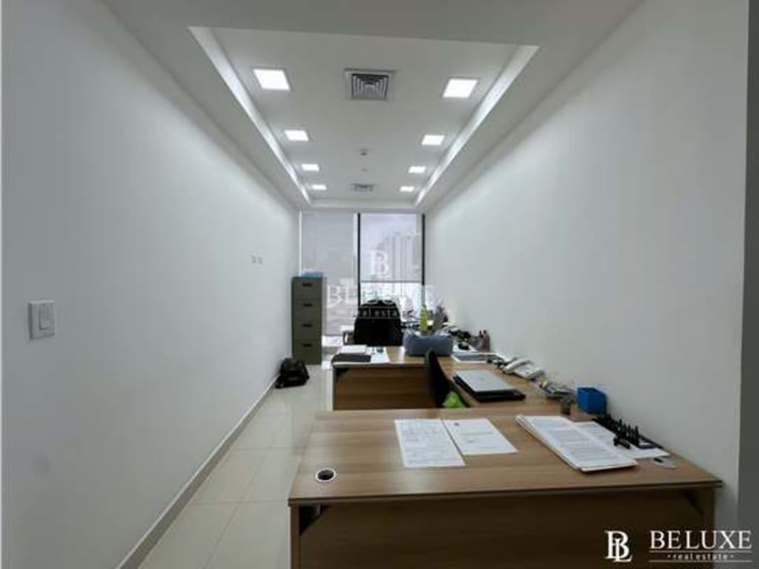 Private glass-walled office with city views at PH Torre RBS Panama City