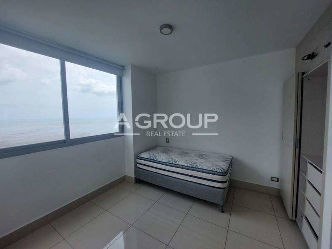 Modern bathroom with glass shower and premium fixtures PH Bali Costa del Este