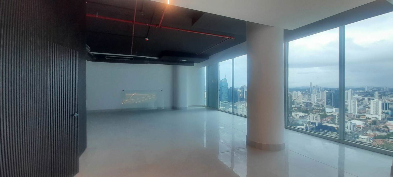 Panoramic ocean and skyline views from spacious office for rent in Oceanía Tower