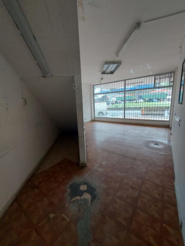 Spacious showroom or retail commercial space with tile floor Via España Panama