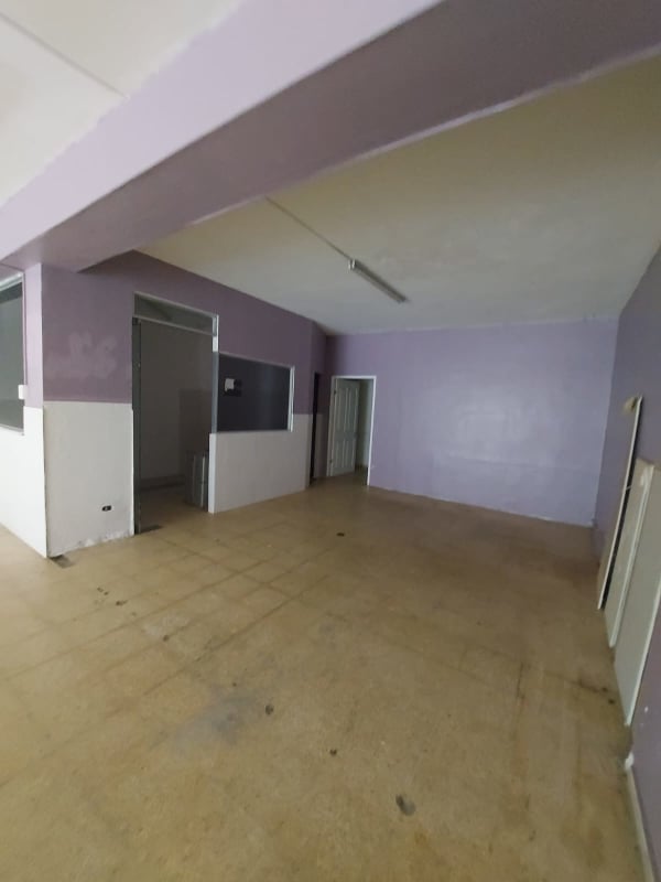 Commercial unit ready for lease with large glass windows Via España Panama City