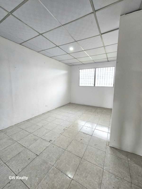 Bedroom with tiled floor and window security bars Santa Monica Las Mañanitas Panama City