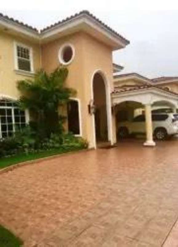Elegant arch entrance with tile roof Costa Bay luxury villa in Costa del Este for sale