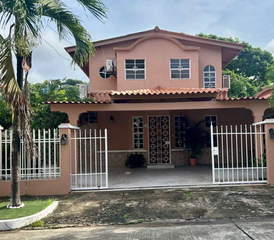 House for Sale in Rufina Alfaro - 4 bedrooms