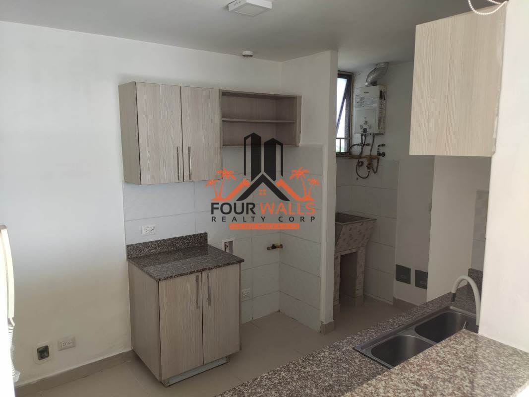 Bedroom with walk-in closet, neutral tones and tiles PH Alta Terra San Miguelito Panama