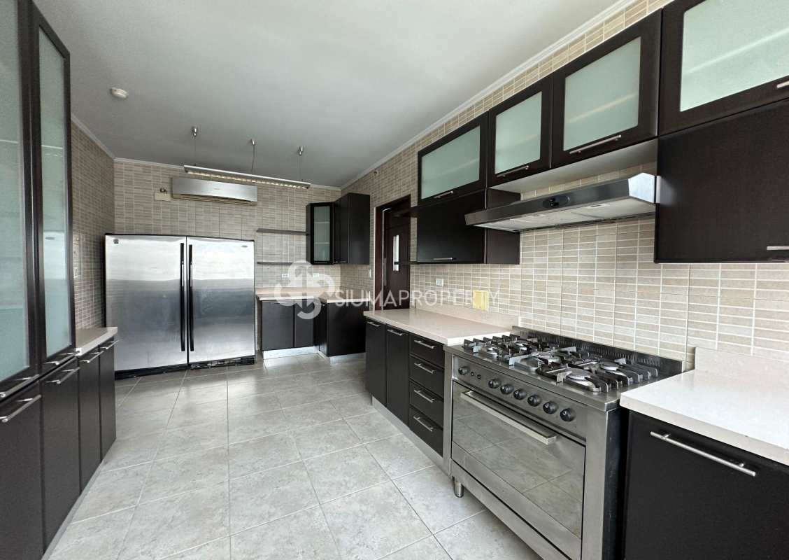 Gourmet kitchen with granite countertops and stainless appliances PH Ocean Park Tower Panama