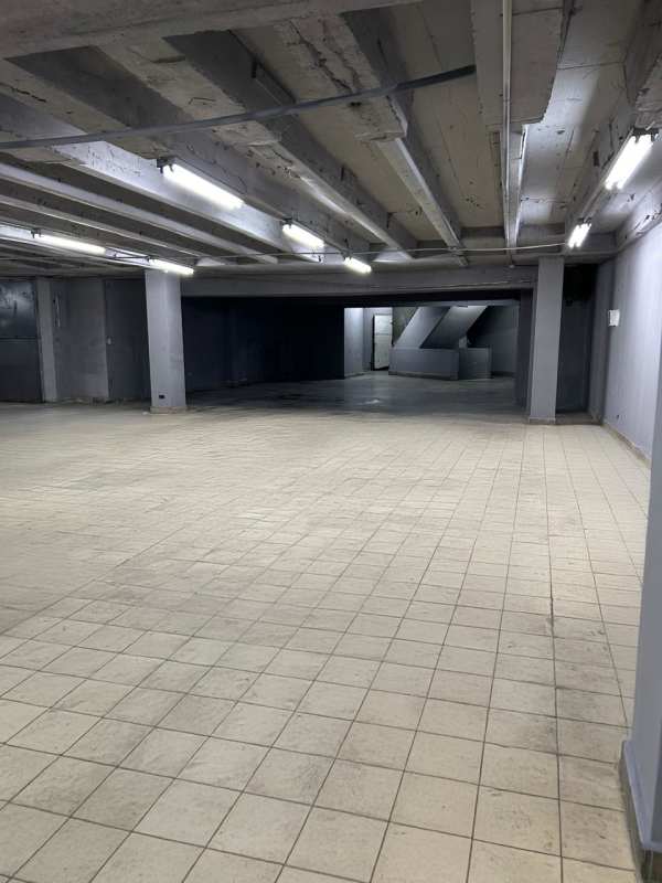 Tiled floor open basement industrial commercial warehouse for rent in Calidonia Panama