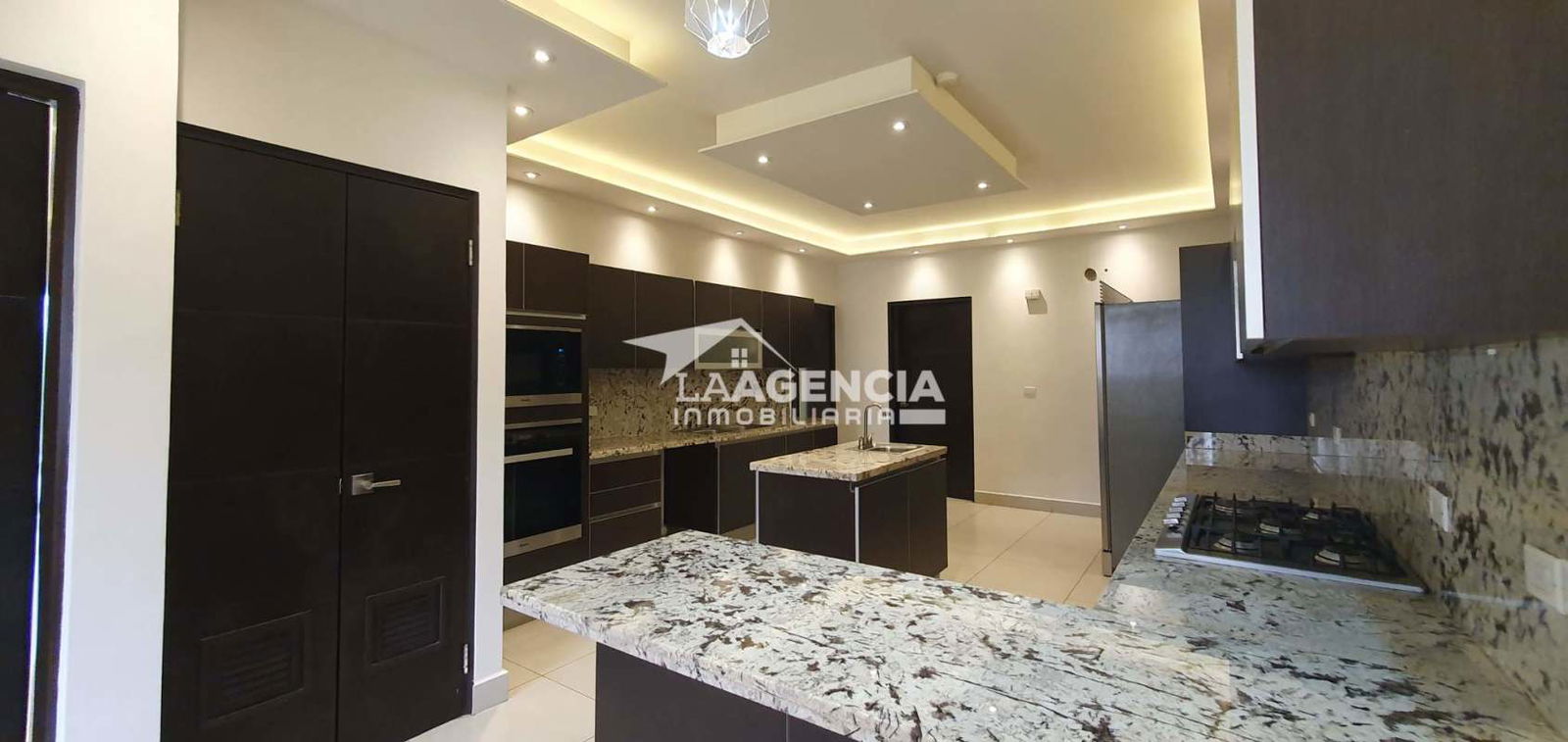 Penthouse master bedroom with private balcony, walk-in closet, Embassy Club Clayton Panama City