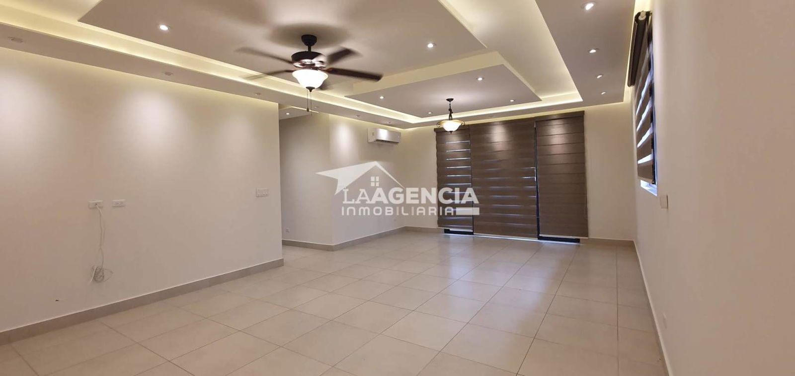 Elegant penthouse bathroom with bathtub, double sink, glass shower Embassy Club Clayton Panama