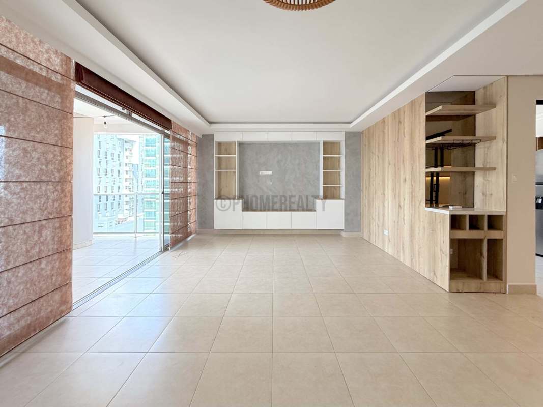 Modern bathroom with glass shower and ceramic tiles in PH San Francisco Bay Panama