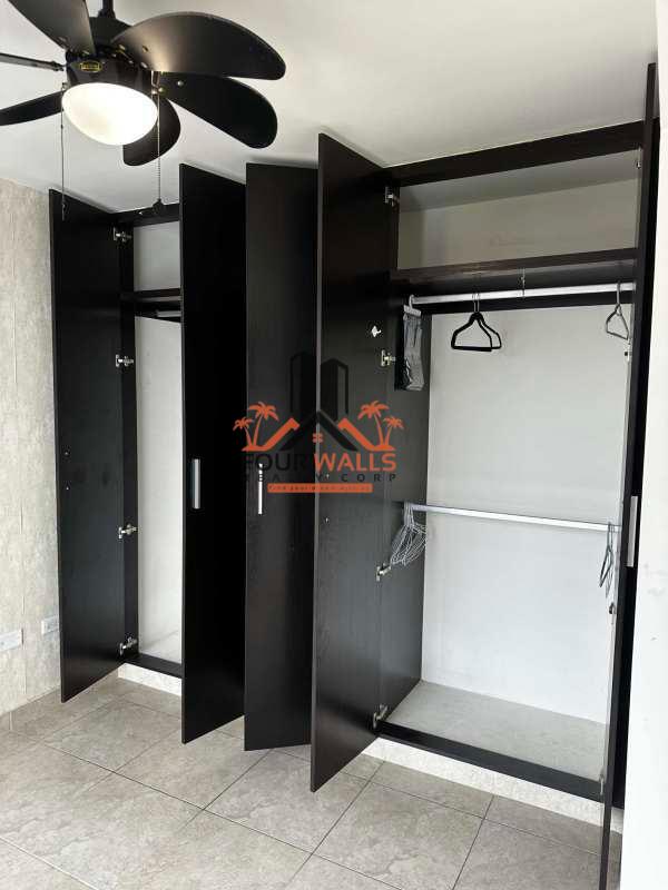 Modern bathroom with glass shower enclosure PH Vista Verde Carrasquilla Panama