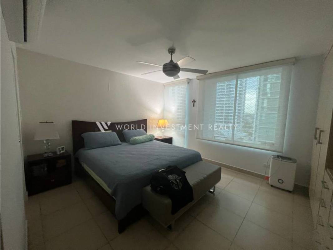 Minimalist bedroom with large windows, closet, ceiling fan PH Costa View Costa del Este Panama