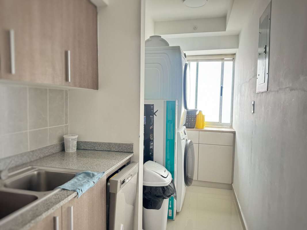 Laundry area with stacked washer dryer, cabinets, window PH Parque 22 Carrasquilla Panama