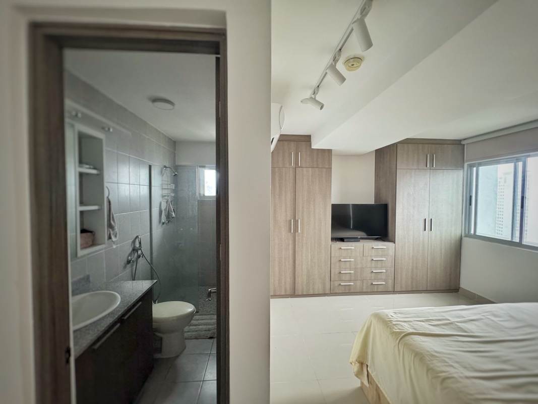 Second bedroom with built-in closet and window view at PH Parque 22 Panama City
