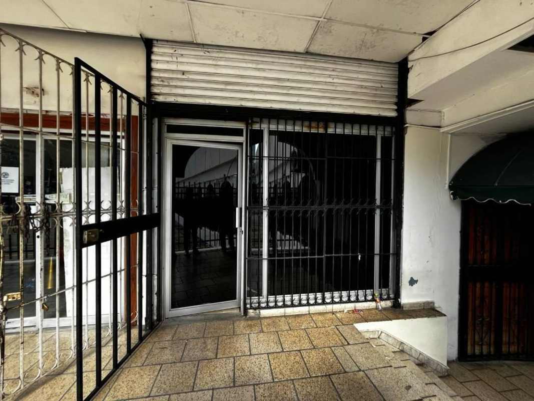 Storefront with metal gate, tiled entry and signage area on Vía España Panama City