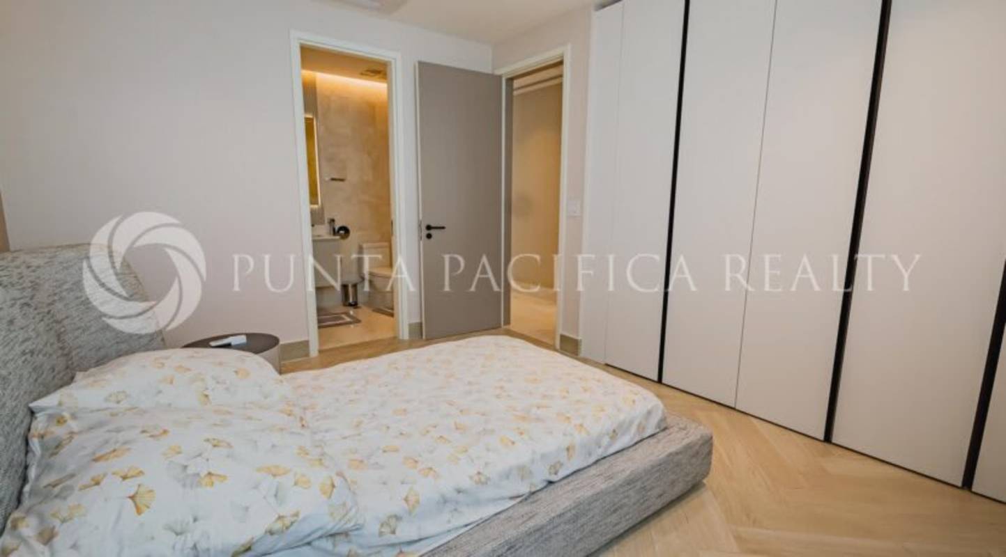 Master bedroom with ensuite bath, balcony access and sea view in Ocean Reef Panama