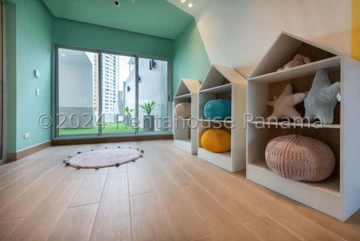 Double-height elegant lobby with contemporary decor in PH Luxor 400 El Cangrejo Panama
